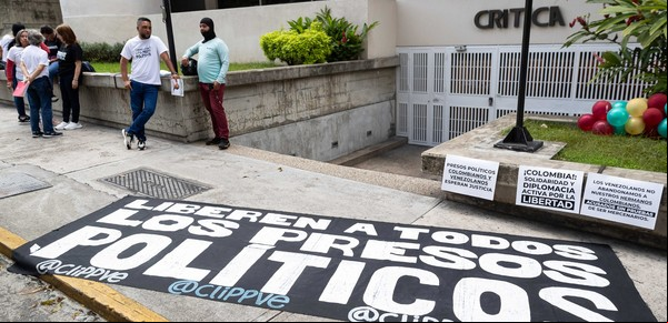 Aparece ahorcado en su celda un opositor preso en Venezuela y se reavivan las denuncias contra el régimen de Nicolás Maduro