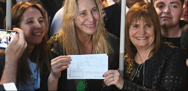 "Fue fácil": Patricia Bullrich se afilió a La Libertad Avanza con el picante respaldo de Karina Milei