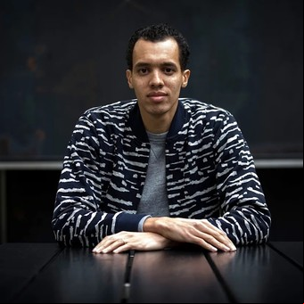 Gaël Faye regresa con "Jacarandá": una historia sobre el silencio y la reconciliación en Ruanda