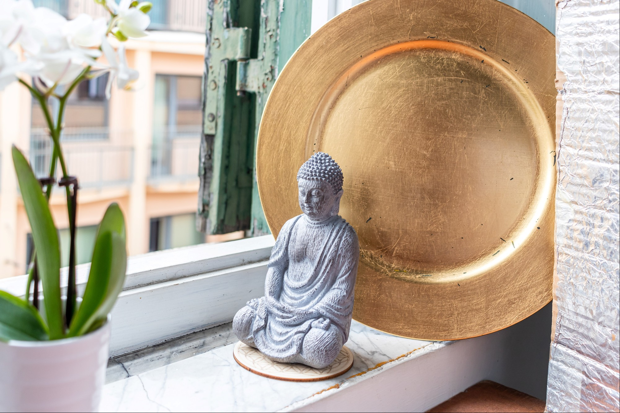 La figura de Buda puede funcionar como un amuleto para filtrar energías negativas. Foto: ilustración Shutterstock