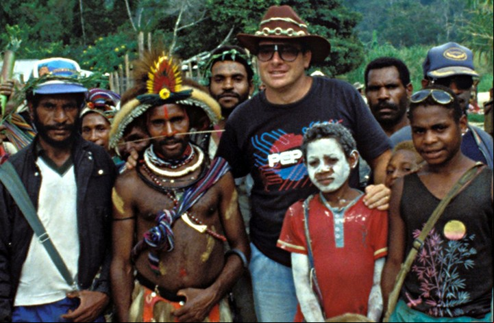 Con habitantes de Papúa Nueva Guinea. Foto Emilio Scotto