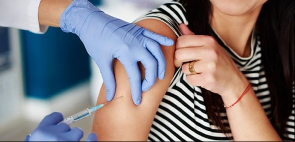 El inesperado efecto de la vacuna contra la gripe en el ciclo menstrual, según un nuevo estudio