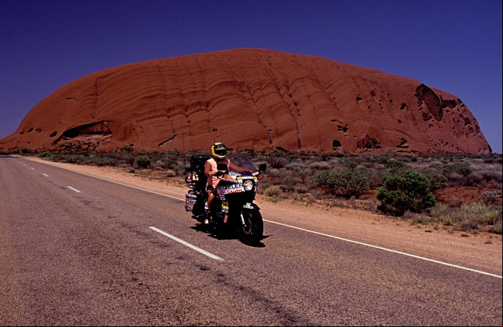 Recorriendo el gran Desierto Rojo del centro de Australia. Foto Emilio Scotto