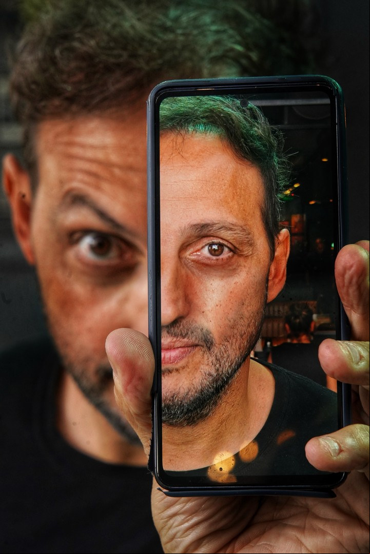 Las mil caras de Staltari: el Walter de "Okupas" ahora les da vida a 40 personajes en la obra "Agotados", en el Paseo La Plaza. Foto Ariel Grinberg
