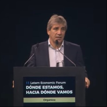 Los dólares del colchón: cómo hacer circular los ahorros y por qué los argentinos se resisten a soltarlos