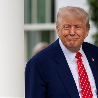 Días después de difundir fotos simulando ser Papa, Donald Trump celebró que un estadounidense llegara al Vaticano: "es un gran honor para el país"