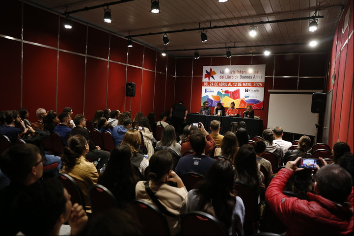 Presentación del premio Clarin Novela 2024 en la Feria del Libro. Foto: Francisco Loureiro.