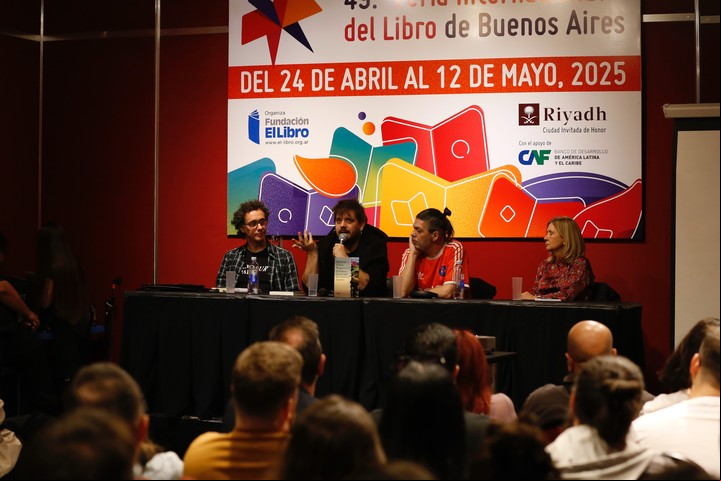 Presentación del premio Clarin Novela 2024 en la Feria del Libro. Foto: Francisco Loureiro.