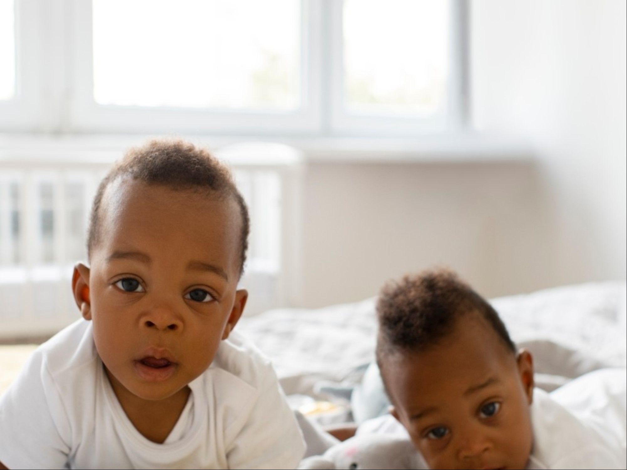 Las africanas o afroamericanas tienen más posibilidades de tener gemelos. Foto: Freepik.