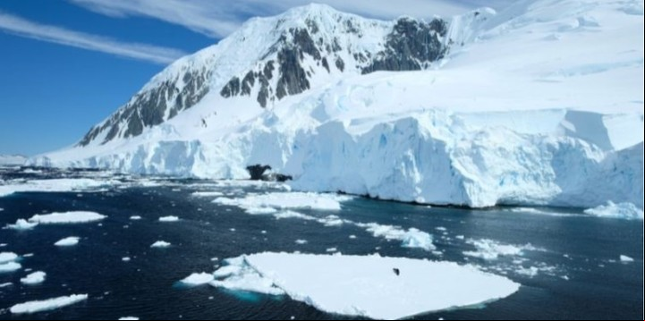 Los satélites captaron al glaciar pirata en la Antártida "robando" hielo a su vecino, un fenómeno nunca antes observado (Instagram).