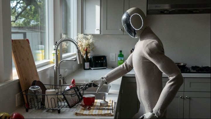 El robot Neo, en la cocina de una casa en California. Foto: NYTimes.