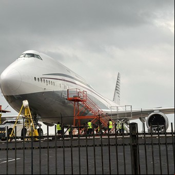 "El palacio en el cielo" de 400 millones de dólares: el lujoso avión que Qatar le quiere regalar a Donald Trump y que ya le genera más de un dolor de cabeza