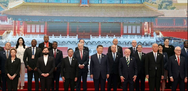 En una cumbre clave, China busca una alianza con América Latina para blindarse ante la guerra comercial de Donald Trump 