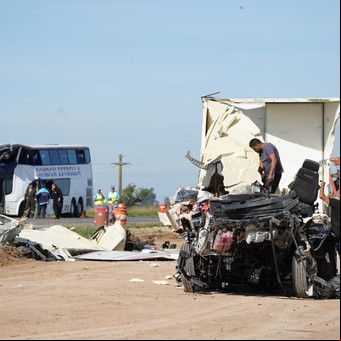 Identificaron a los cuatro muertos por el choque entre un micro y un camión en la ruta 3