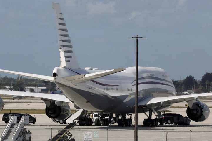 El Boeing 747-8 de 13 años, propiedad de Qatar, en West Palm Beach. Foto AP