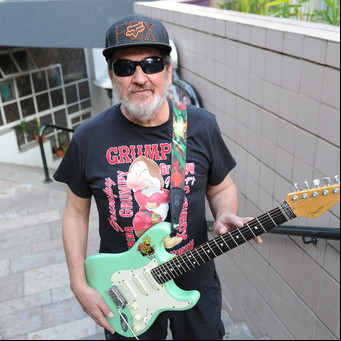 El duro posteo de Edelmiro Molinari, el legendario guitarrista de Almendra que no puede pagar el alquiler y pide ayuda