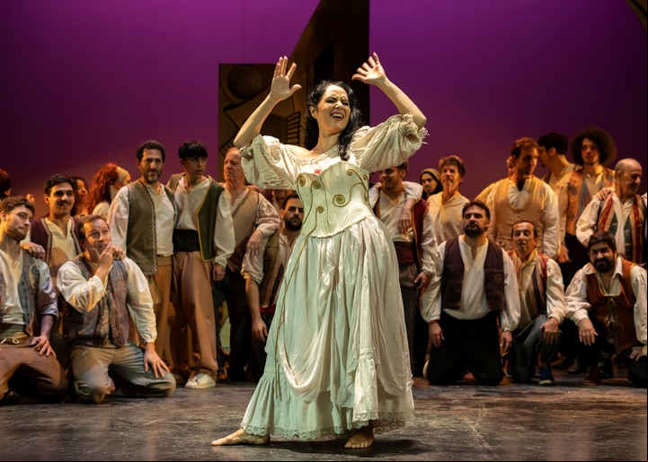 "Carmen" de Bizet, en el teatro Avenida. Foto de prensa