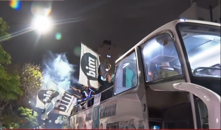 Caruso Lombardi en el cierre de campaña