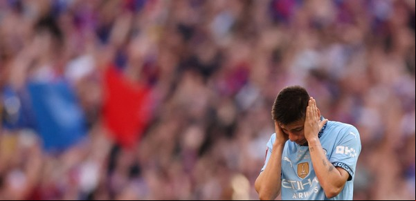 El Diablito Echeverri debutó, por fin, en Manchester City y se fue desconsolado: dos situaciones de gol dilapidadas, una amarilla y una final increíble de FA Cup perdida con Crystal Palace
