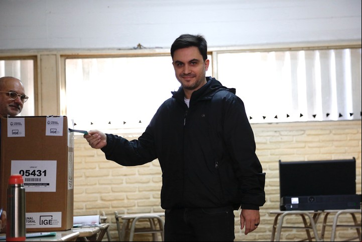 Ramiro Marra votando en la escuela Santa María de los Ángeles Saavedra. Foto: Victoria Gesualdi