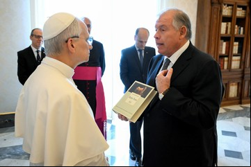 Milei busca acercarse al Papa León XIV: lo invitó a la Argentina y pidió visitarlo en Roma