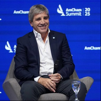 Luis Caputo delante de CEOs y tras el triunfo del domingo: "Les agarró el apuro: ahora todos quieren ser Suiza mañana"