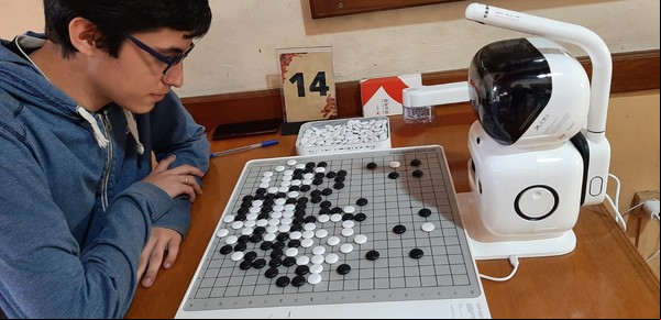 Por primera vez en el país un robot jugó un torneo de Go