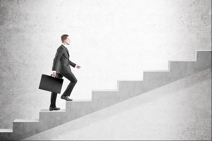 Las escaleras son un símbolo de progresión en los sueños, según el libro de Tahoces. Foto: ilustración Shutterstock
