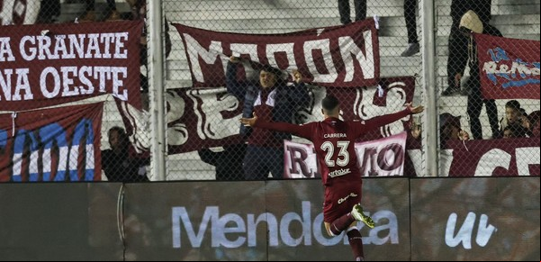 Lanús bajó a Vélez de la Copa Argentina: la magia de Carrera y el gol de Salvio hicieron festejar al 'Granate'