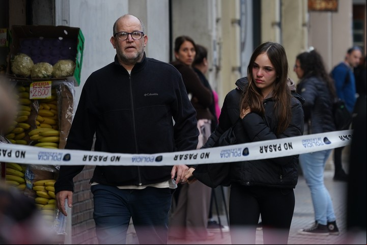 Conmoción por el crimen de una familia en Villa Crespo. Foto Juano Tesone