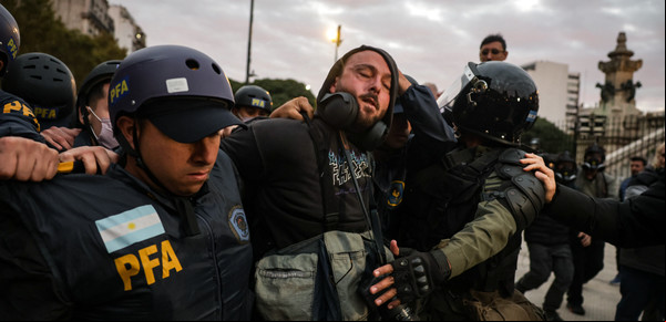 Al menos cuatro detenidos en una nueva marcha de manifestantes al Congreso