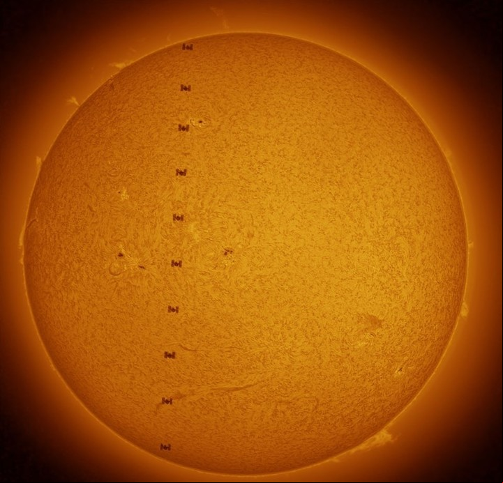 La Estación Espacial Internacional pasando frente al Sol (Pau Montplet Sanz - NASA).