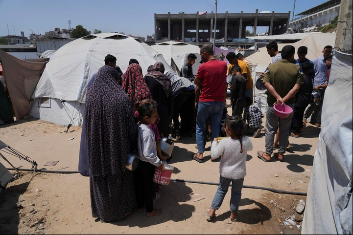 Campos de refugiados palestinos reciben donaciones. Foto AP Photo/Jehad Alshrafi.