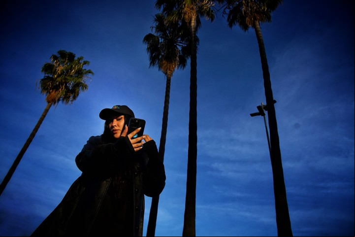 Evelyn Botto en una plaza de Palermo. Foto: Ariel Grinberg.
