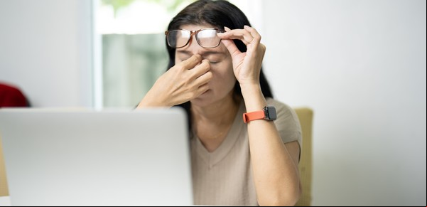Por qué dormimos peor de domingo a lunes: cómo contrarrestar el sueño, el desánimo y el jet lag social