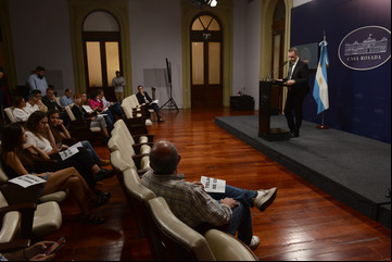 Al igual que Trump, Milei cambia los criterios para la cobertura periodística en la Casa Rosada