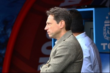 "¡Traidores!": Moretti apareció en la cancha de San Lorenzo en pleno partido, pero los directivos lo echaron del palco oficial