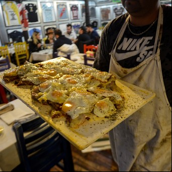 Cuál es el mejor horario para ir a comer a la parrilla "El Tano" en Avellaneda: ideal para comer mucho y a un precio razonable