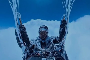Un parapentista chino es arrastrado a más de 8.500 metros de altitud y logra sobrevivir