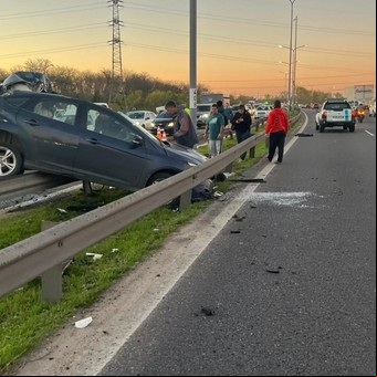Murió el hijo del jefe policial de Hurlingham al despistar en el Camino del Buen Ayre: así fue el accidente 